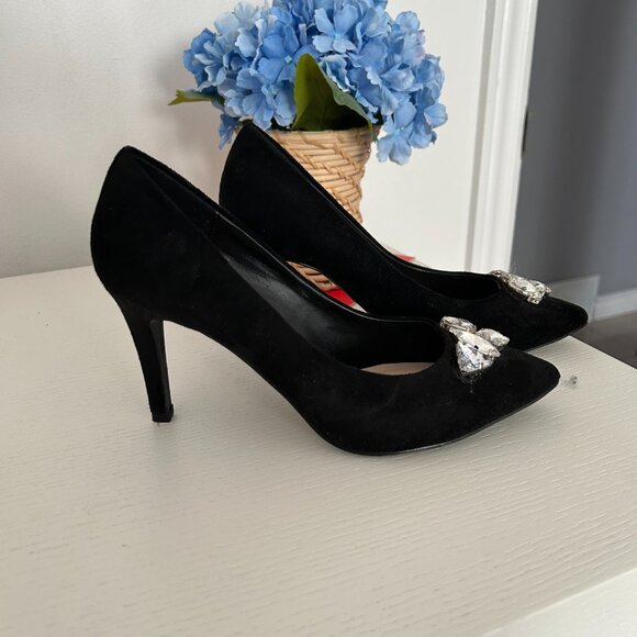 Pointed-toe high hell pumps with jewel style bow - Picture 3 of 4